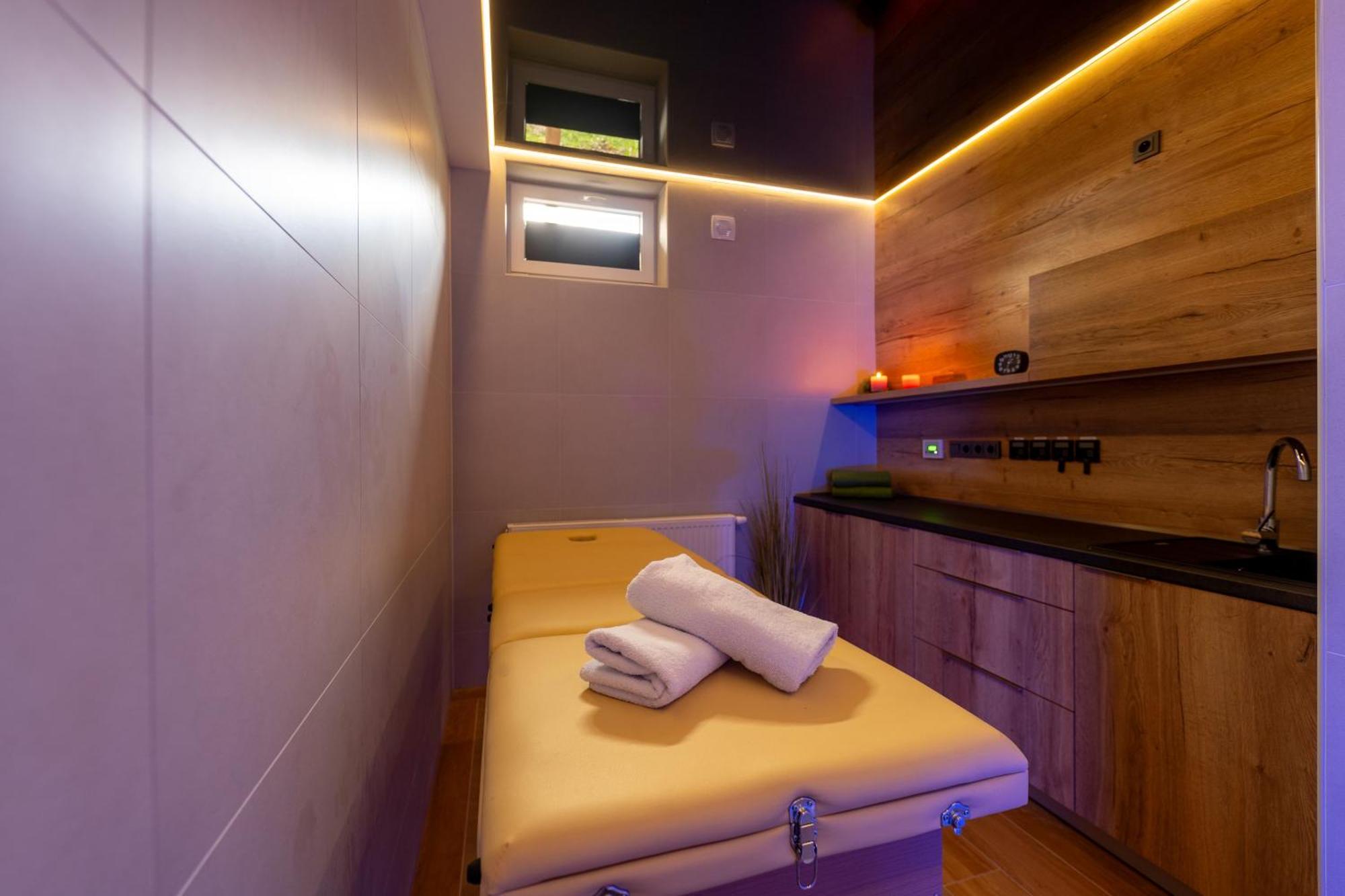 Wellness Pension Koliba Komorní Lhotka Exterior foto